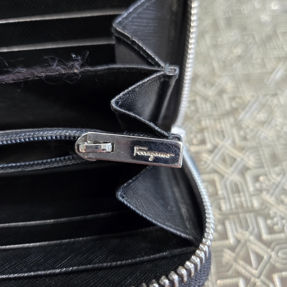 🐢 Salvatore Ferragamo Gancini   Wallet Zip Around Wallet Or Clutch. - Picture 6 of 12